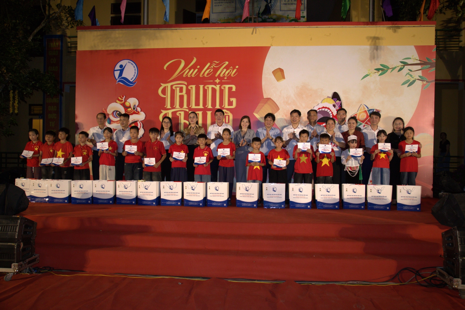 Quỹ Bảo trợ trẻ em Việt Nam thắp sáng ước mơ cho trẻ em xã miền núi Văn Miếu, tỉnh Phú Thọ